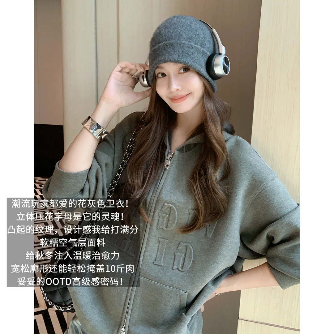 A美洋MEIYANG 可可饼外套 休闲压花字母连帽袋鼠兜上衣-周三