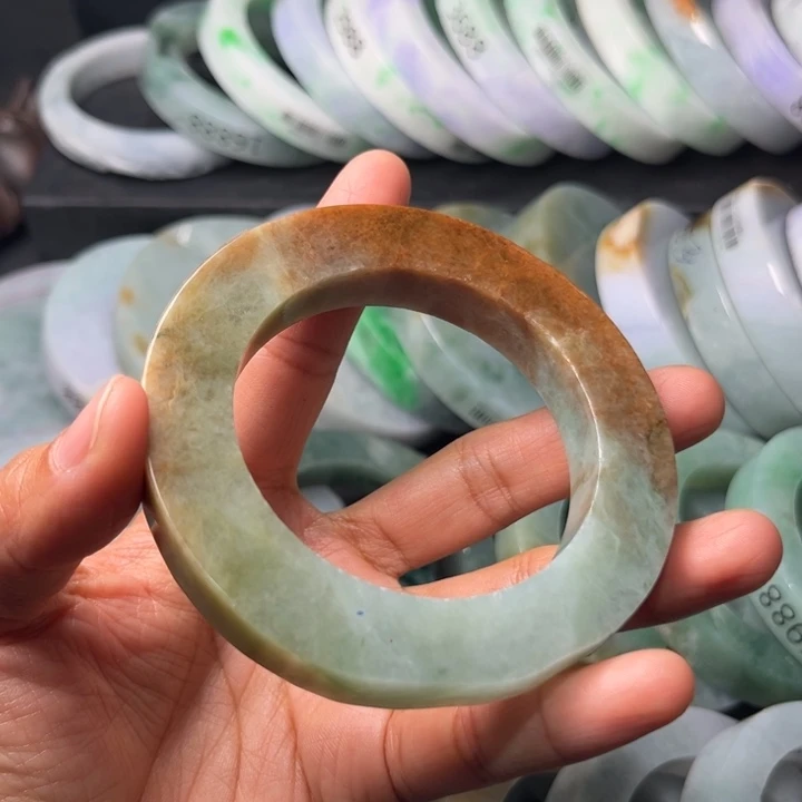 定制翡翠未镶嵌翡翠手镯