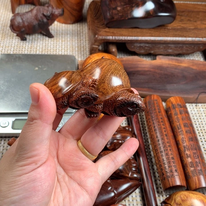 黄花梨/降香黄檀虎*猫华之艺海黄工艺