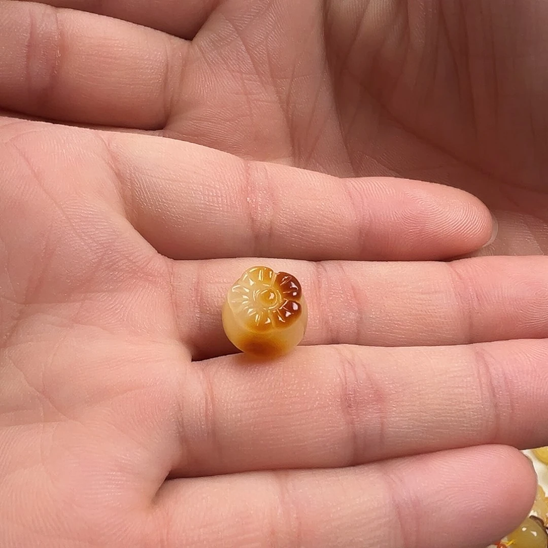 蜜蜡颈饰未镶嵌小柿子（打孔不退换）