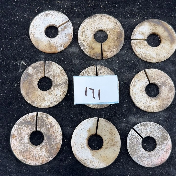 上***年和田玉未镶嵌颈饰