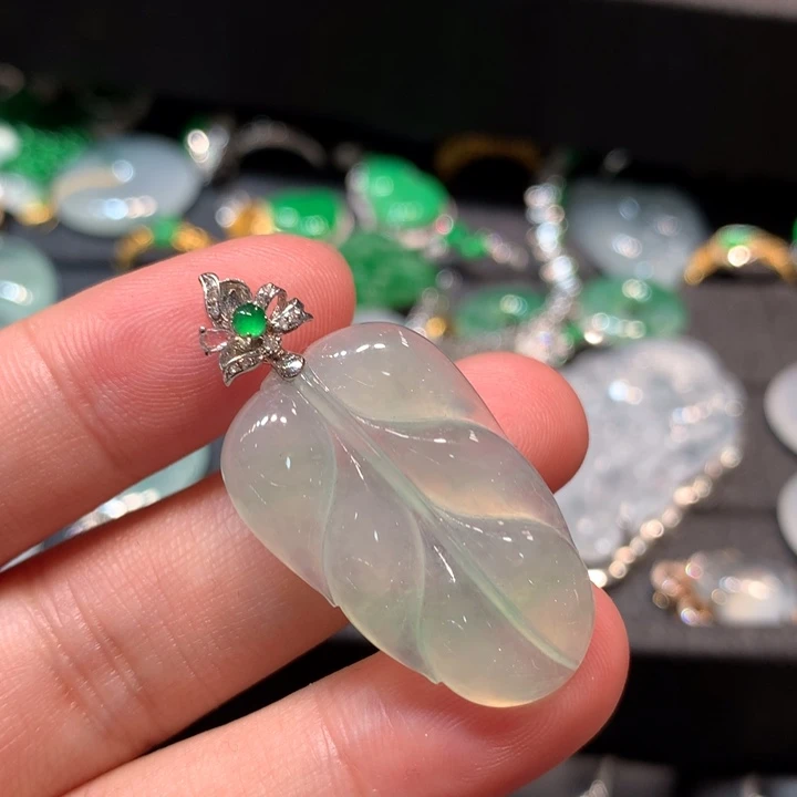 【闪购商品】颈饰18K金镶嵌翡翠翡翠
