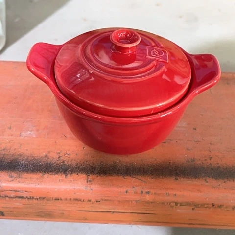 微瑕，不能明火，口径10高5，2套红色