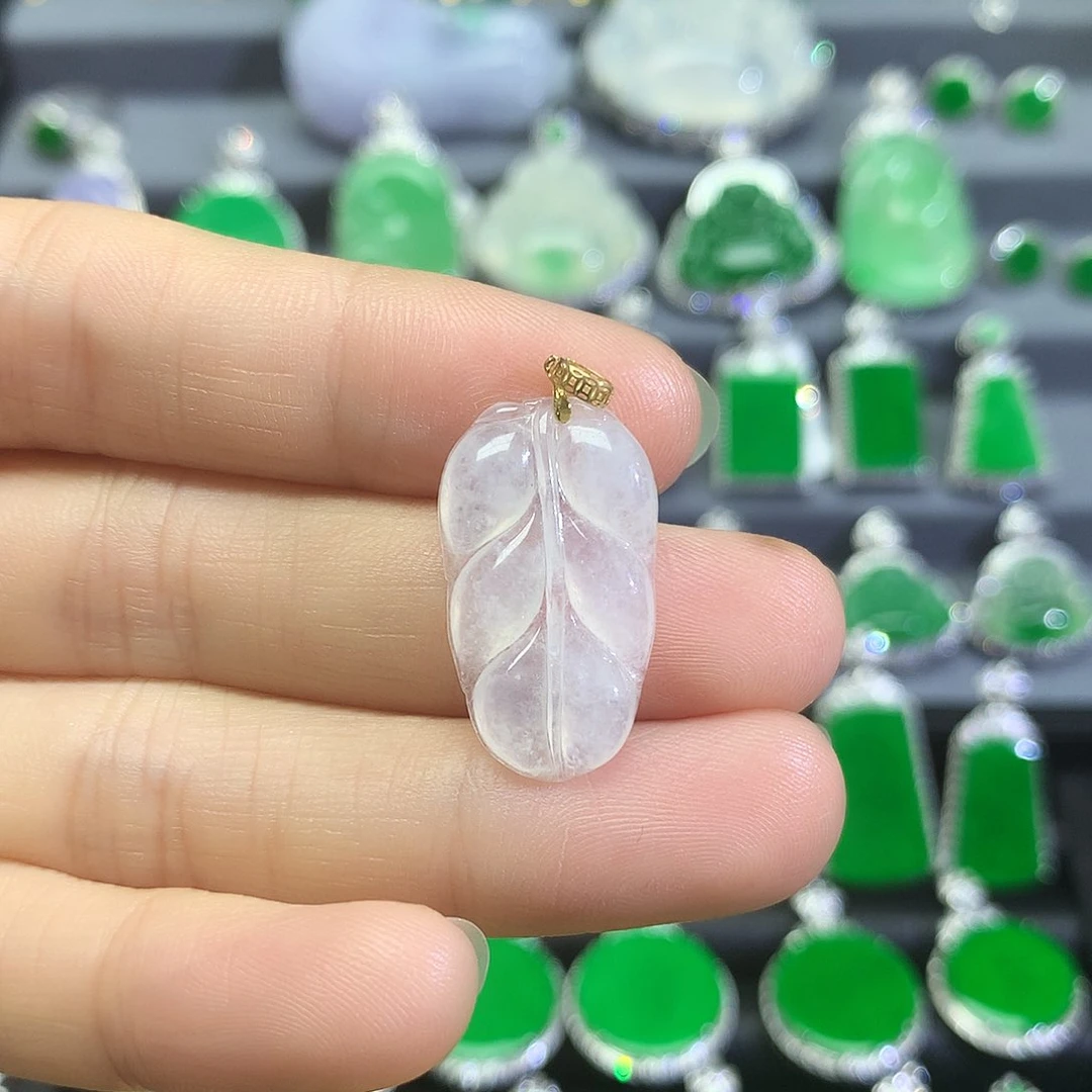 翡翠18K金镶嵌颈饰吊坠