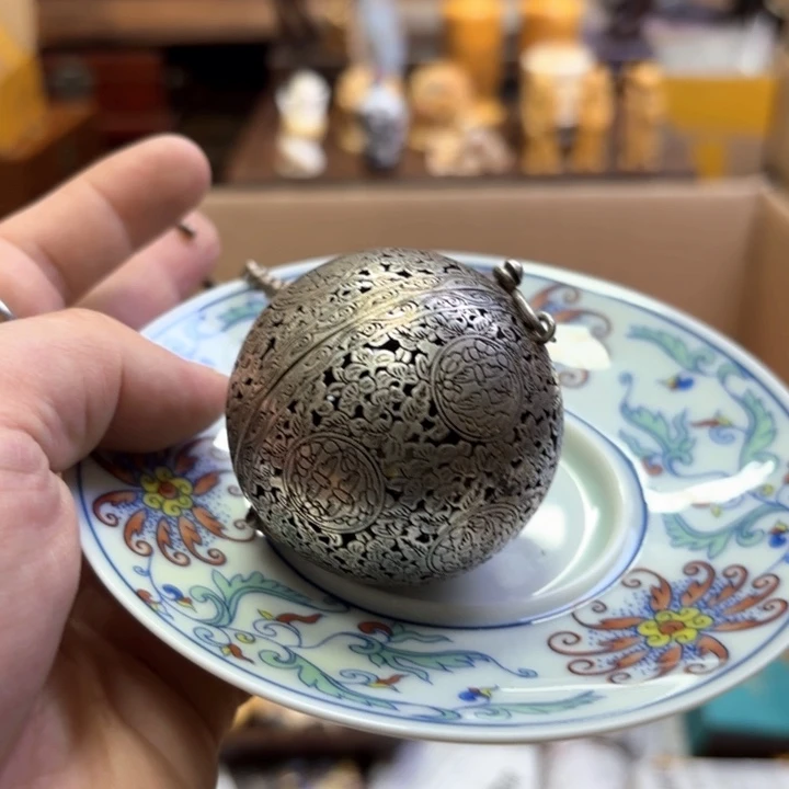 瓷片精致雕刻工艺