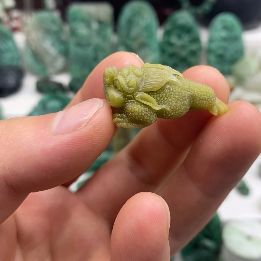 独山玉未镶嵌颈饰