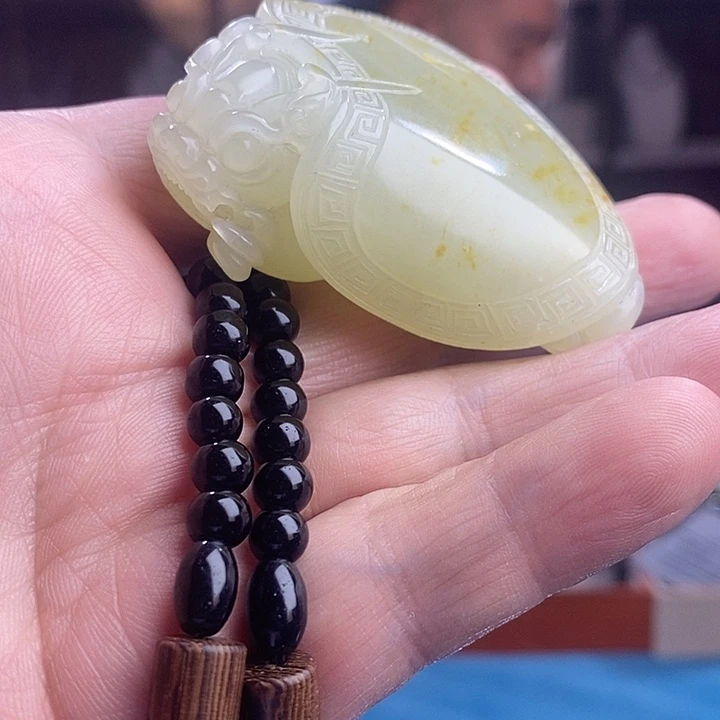 和田玉未镶嵌把件