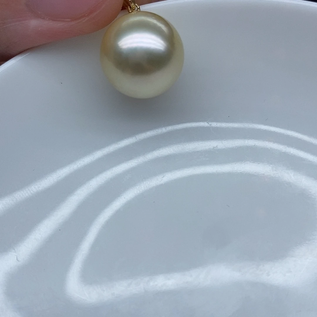 18K金镶嵌颈饰海水珍珠