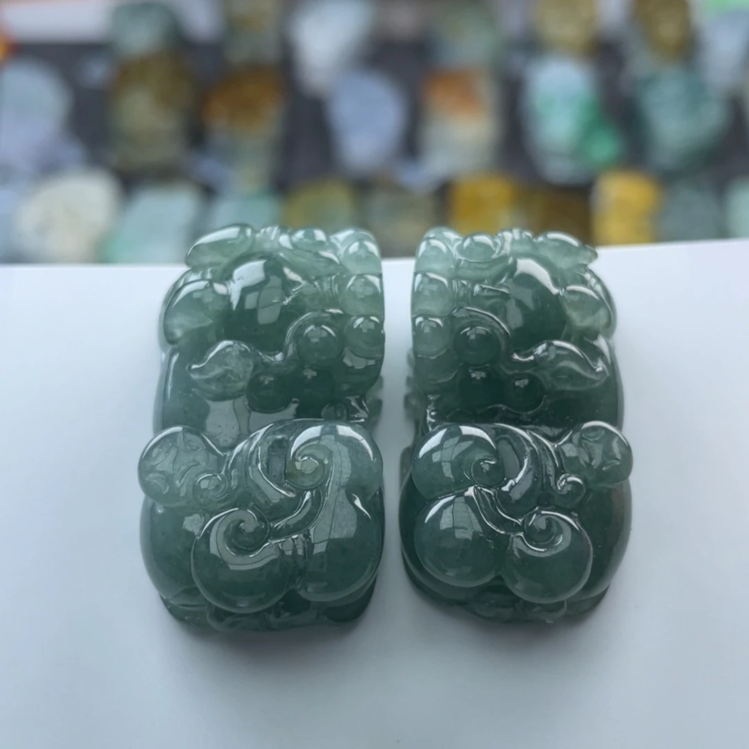 翡翠未镶嵌颈饰貔貅