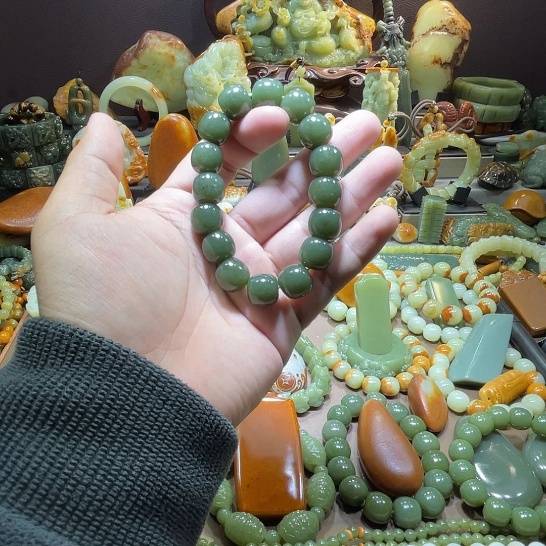 透闪石质玉未镶嵌珠宝奇石