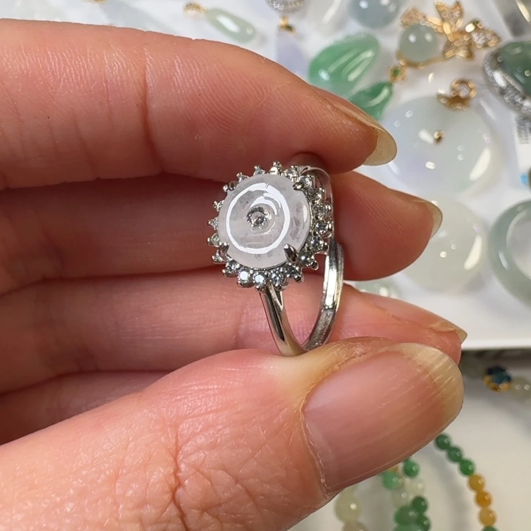 颈饰未镶嵌翡翠女戒