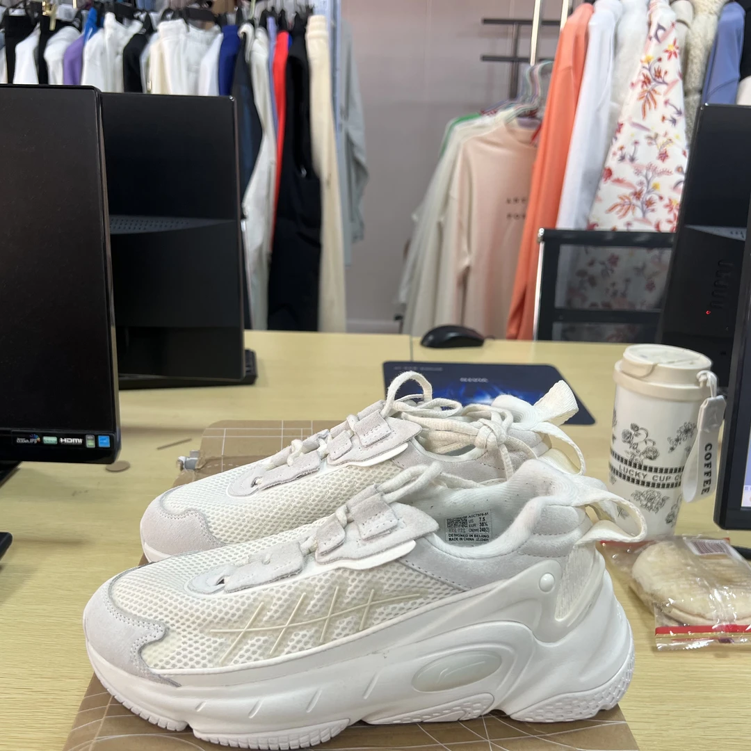 《B品以直播展示为准》内里起毛(X775)李宁女子运动休闲鞋AGCT078