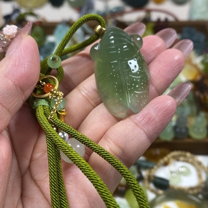 未镶嵌蛇纹石玉吊坠