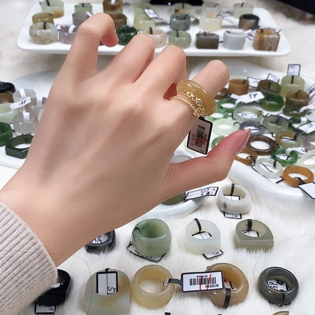 和田玉（糖玉）未镶嵌戒指k21 黄糖点红泥鳅背 17.6