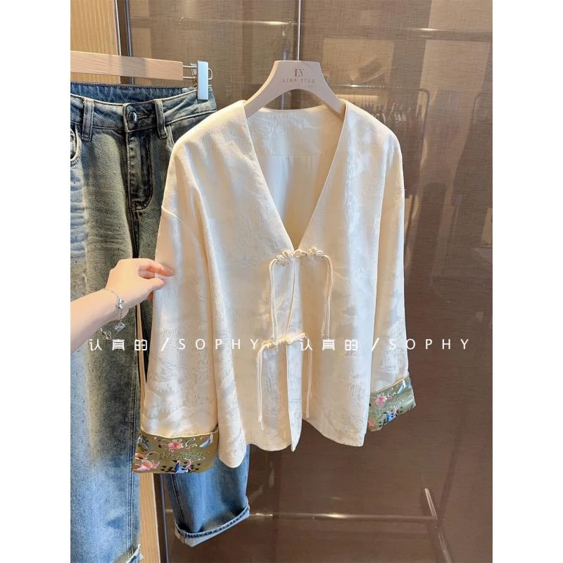 醋酸冠乐皱提花V领盘扣外套