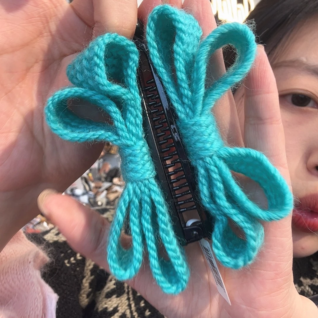 皮质铁合金湖蓝色香蕉夹