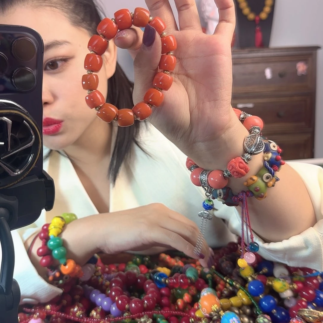 玻璃颈饰老琉璃的故事是一个人的