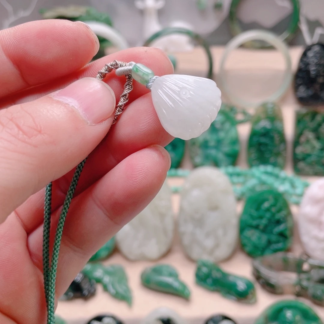 独山玉未镶嵌颈饰