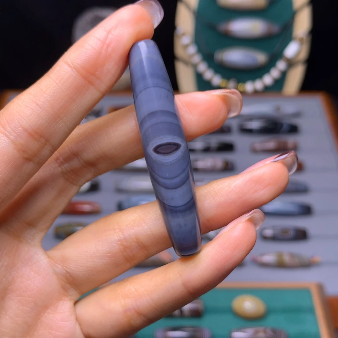 未镶嵌颈饰玛瑙/玉髓心****W