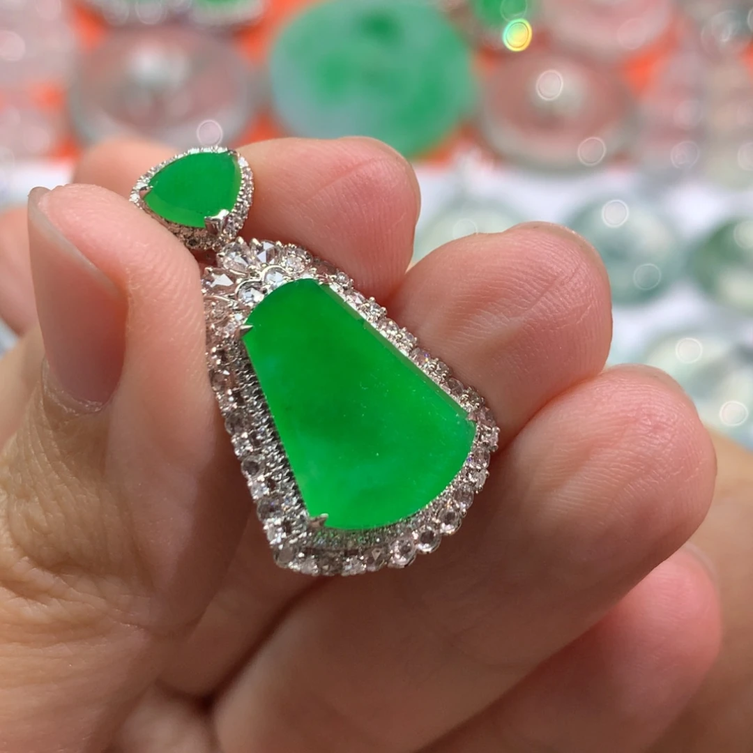 翡翠18K金镶嵌颈饰21