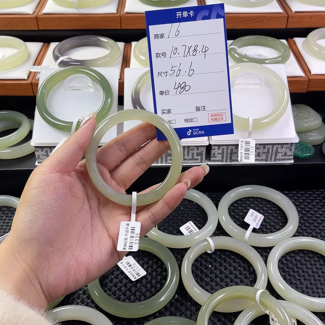 和田玉手镯未镶嵌8*5