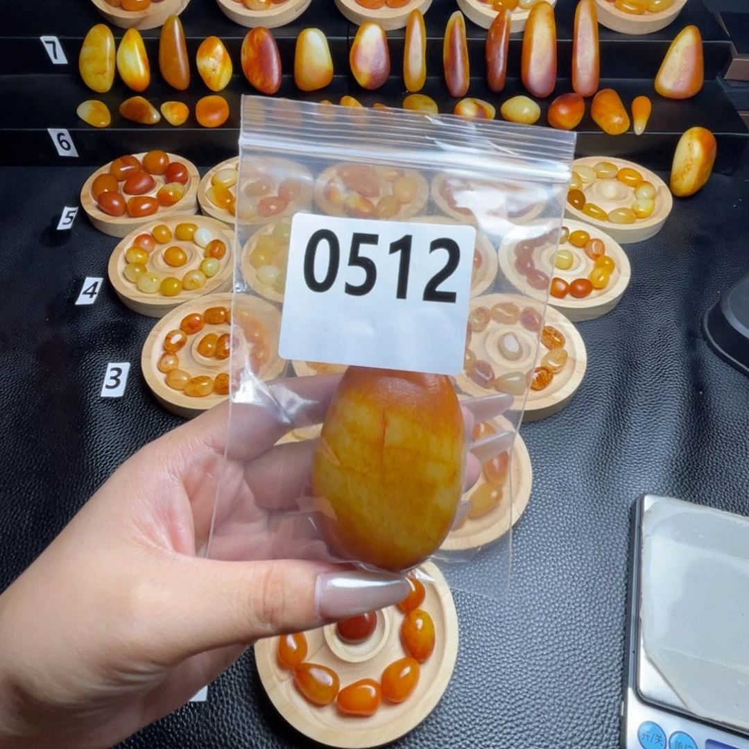 和田玉未镶嵌吊坠(不含链)七***月