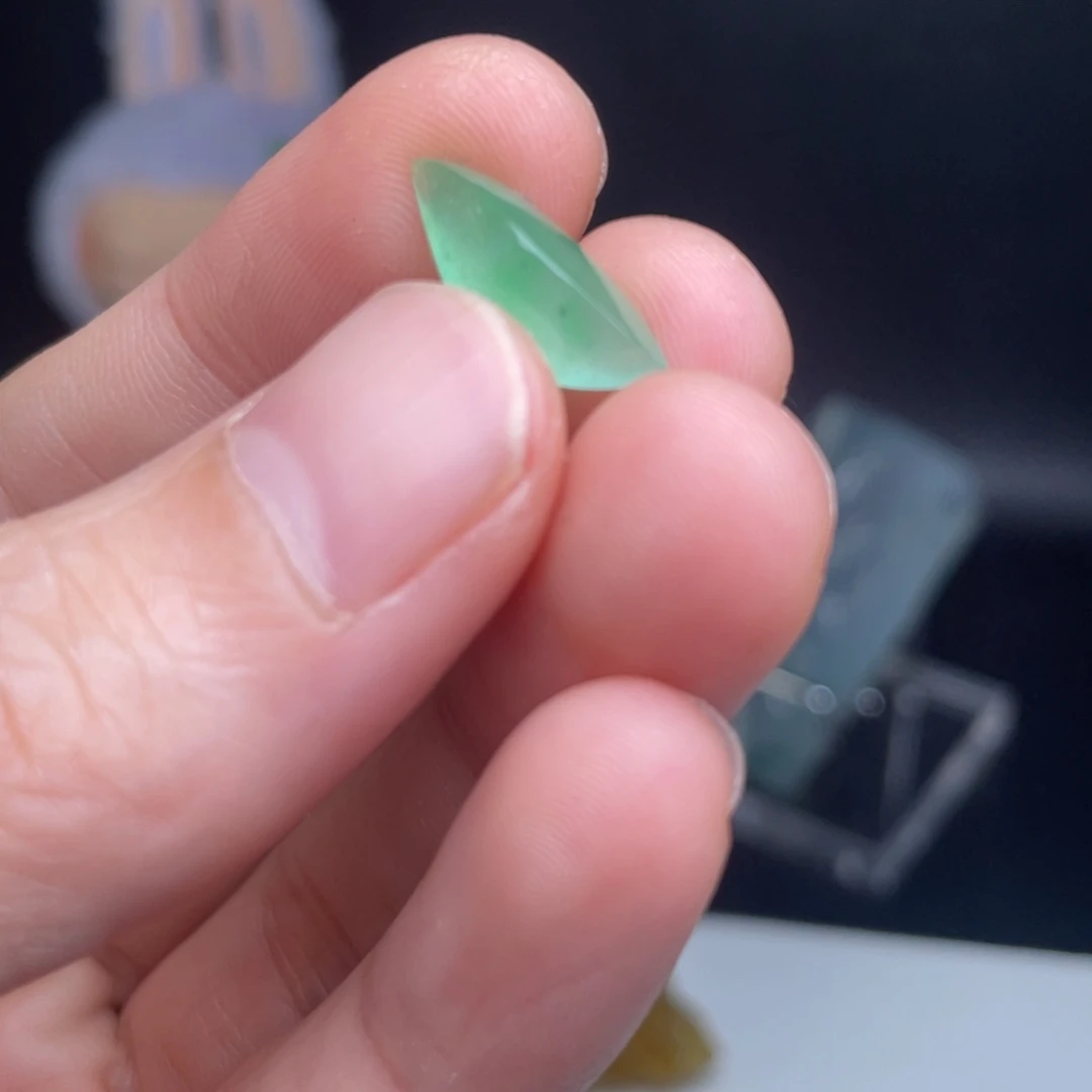 翡翠未镶嵌颈饰戒面