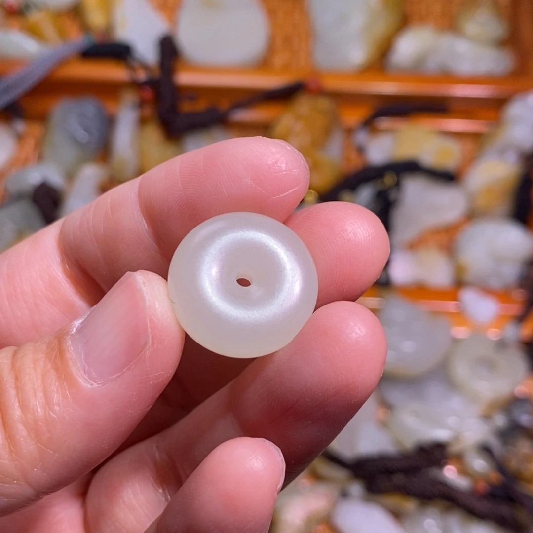 和田玉颈饰未镶嵌饱*