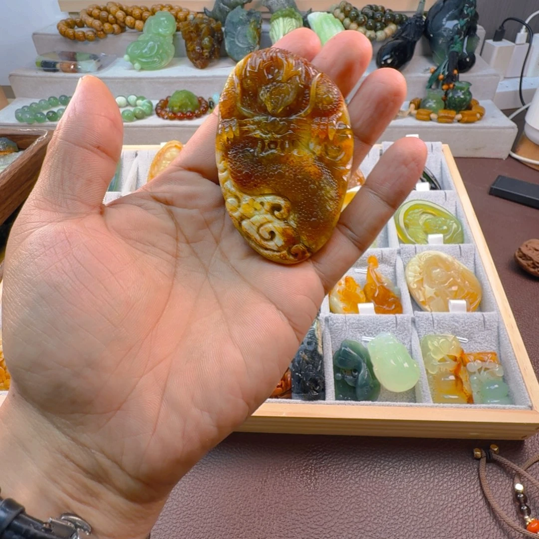 蛇纹石玉未镶嵌颈饰