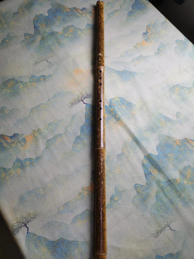 精品梅鹿竹正手G调洞箫，音准音色好，花纹品相好。喜欢的赶紧下单。