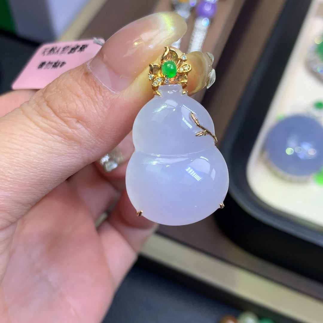 翡翠18K金镶嵌颈饰