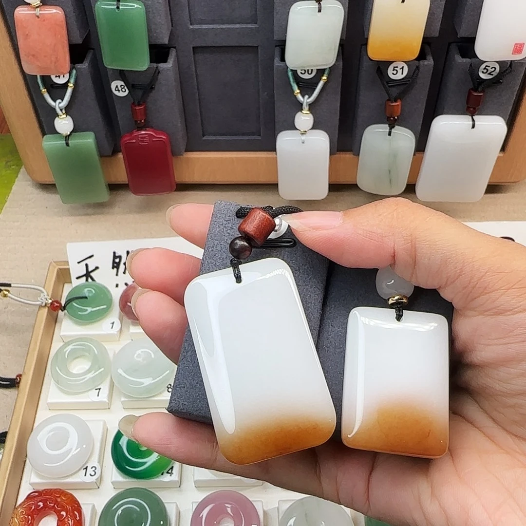 石英质玉未镶嵌颈饰