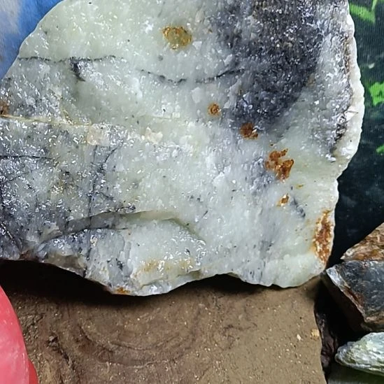 蛇纹石玉未镶嵌珠宝奇石