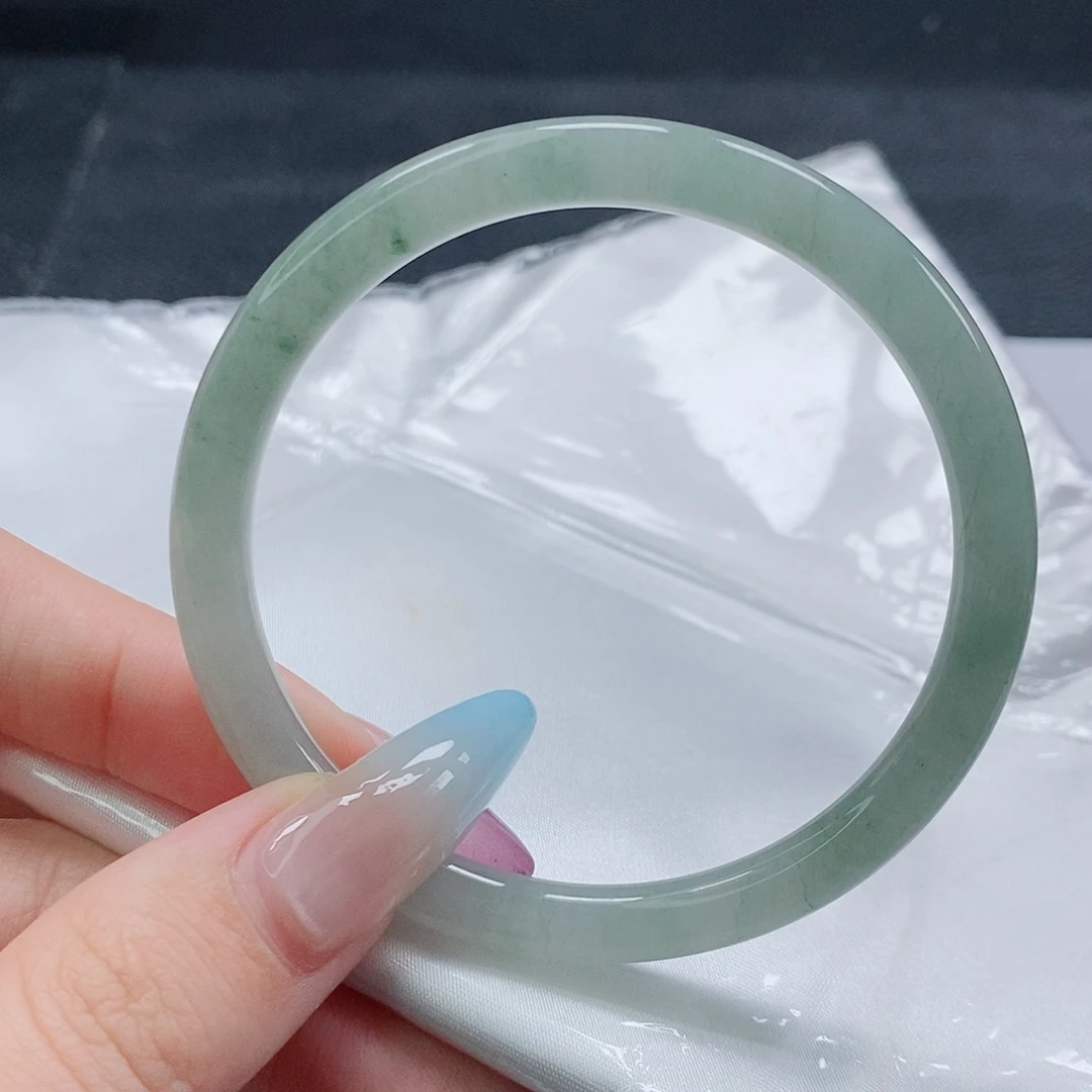 【闪购商品】未镶嵌手镯（圆镯）翡翠547号