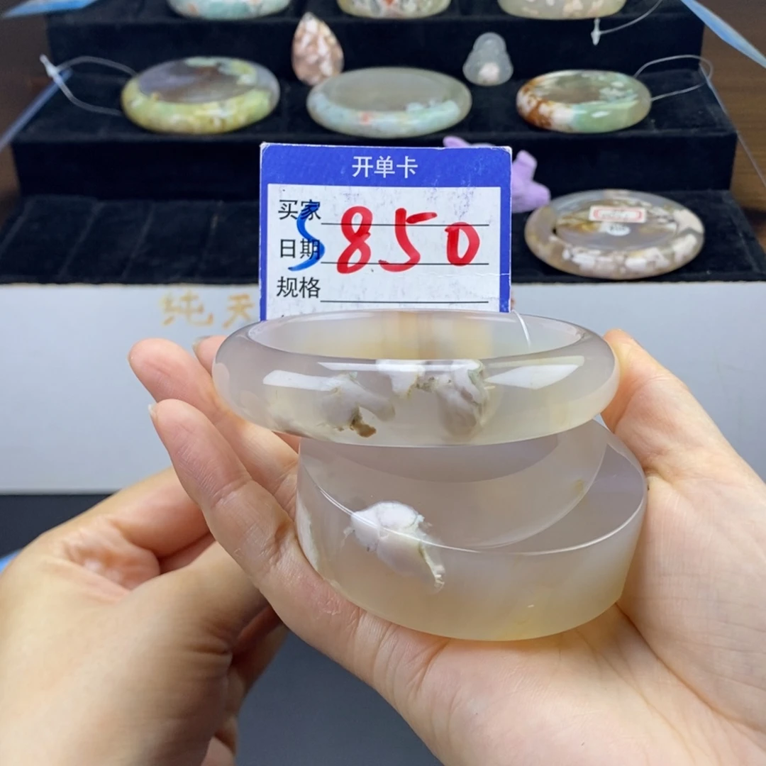 石英质玉手镯未镶嵌