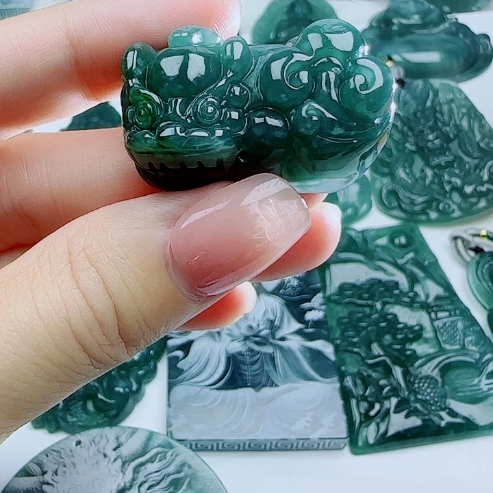 翡翠未镶嵌颈饰多样性发货天然的A货翡翠