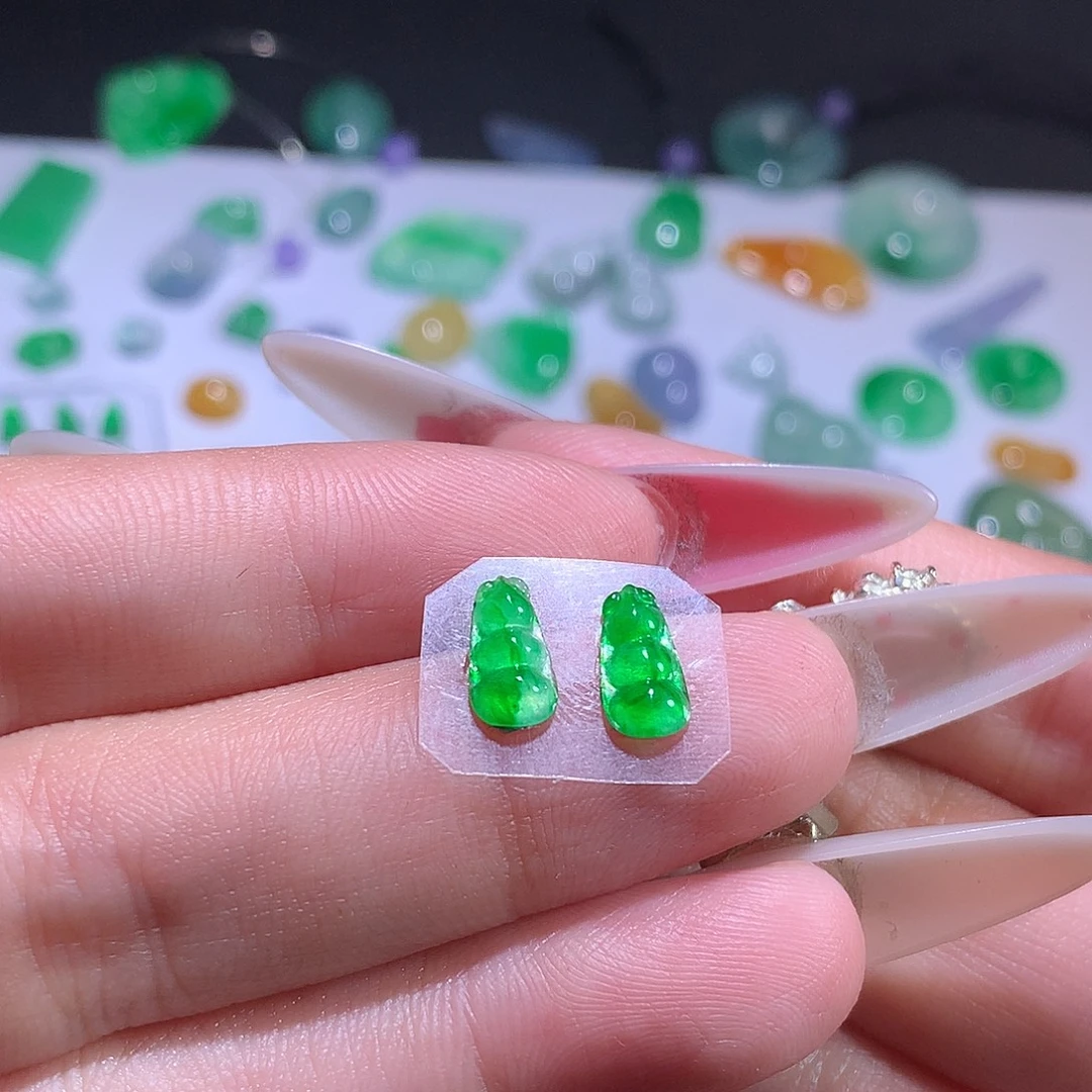 翡翠未镶嵌挂件豆子8.6 4.5 2.1