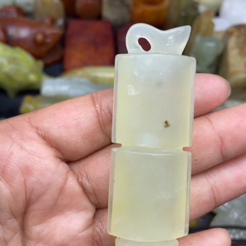 蛇纹石玉未镶嵌颈饰75