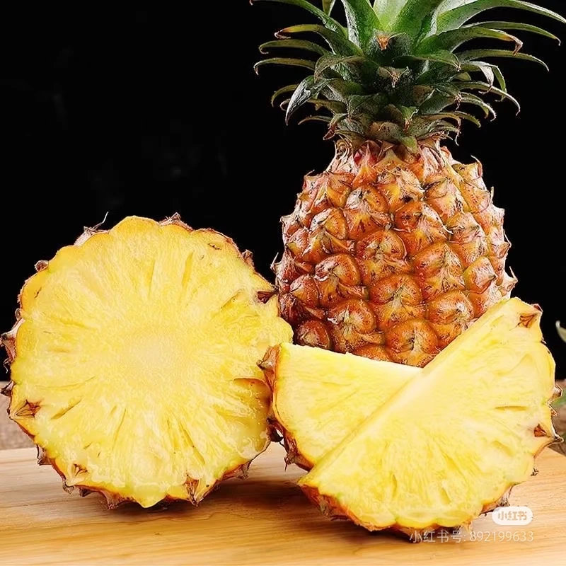 仓仓果鲜达(凤梨)个头不大，单果1斤左右，2个和3个规格新鲜