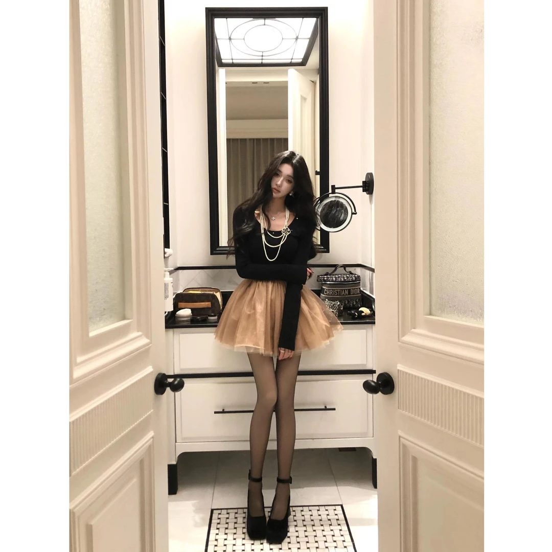 纯欲风粉色网纱V领长袖上衣重工多片拼接蓬蓬摆纱显瘦半身裙套装