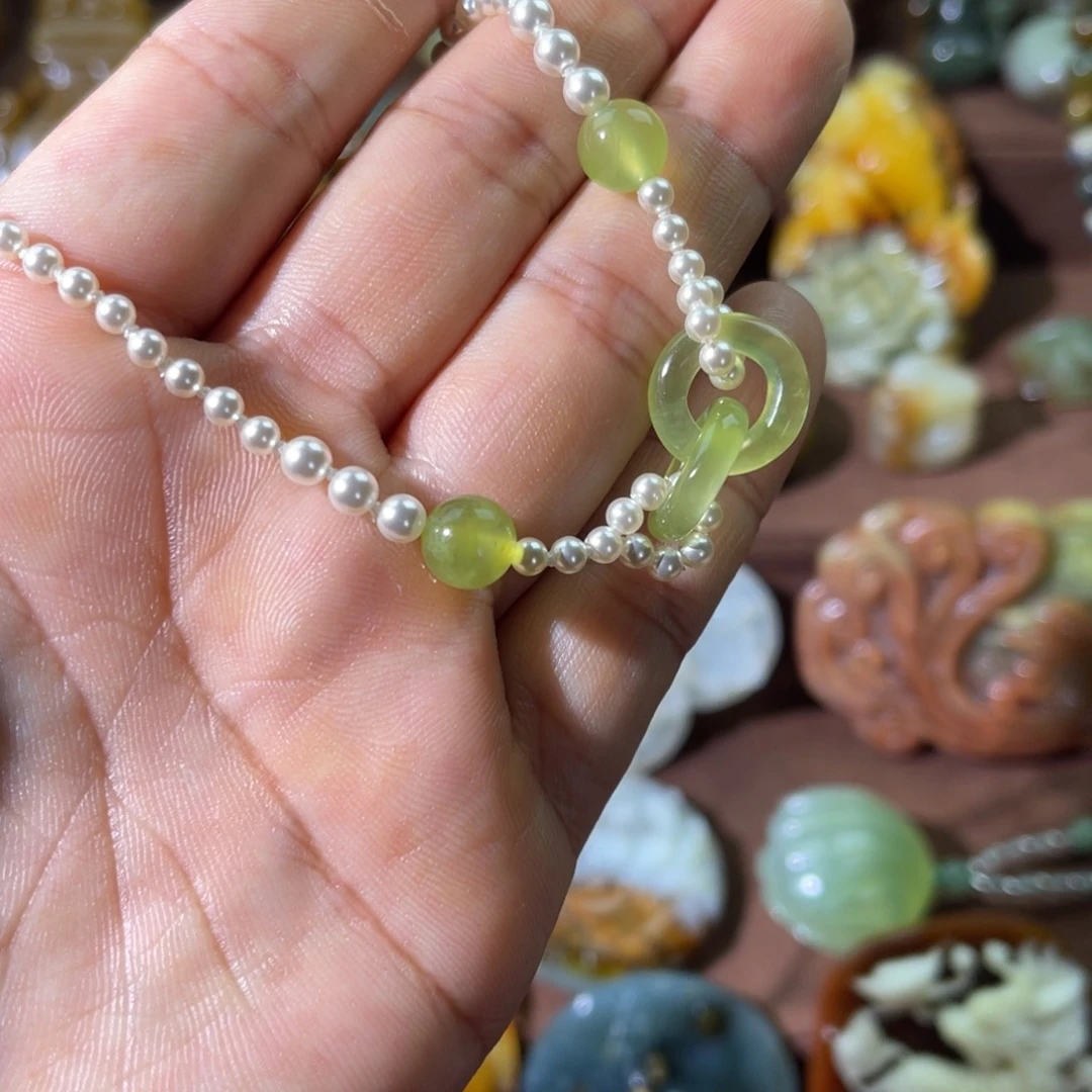 蛇纹石玉未镶嵌颈饰