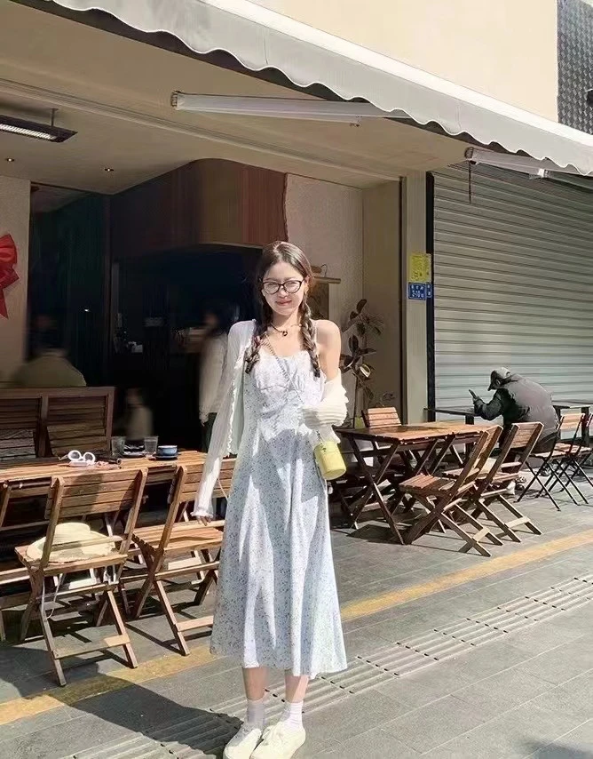 甜美小清新碎花吊带裙＋木耳花边薄款防晒开衫
