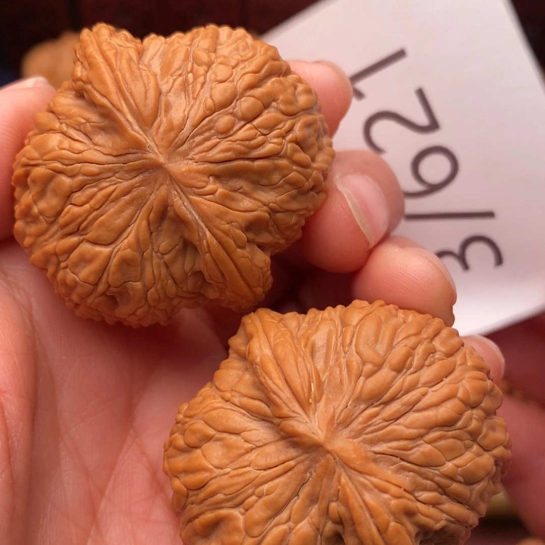 文玩核桃把件40绣球