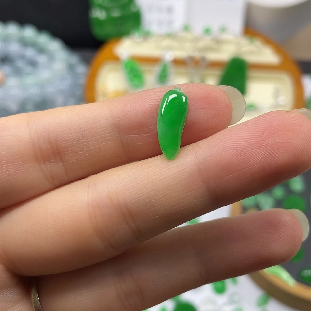 翡翠未镶嵌颈饰林亦珠宝正阳青椒
