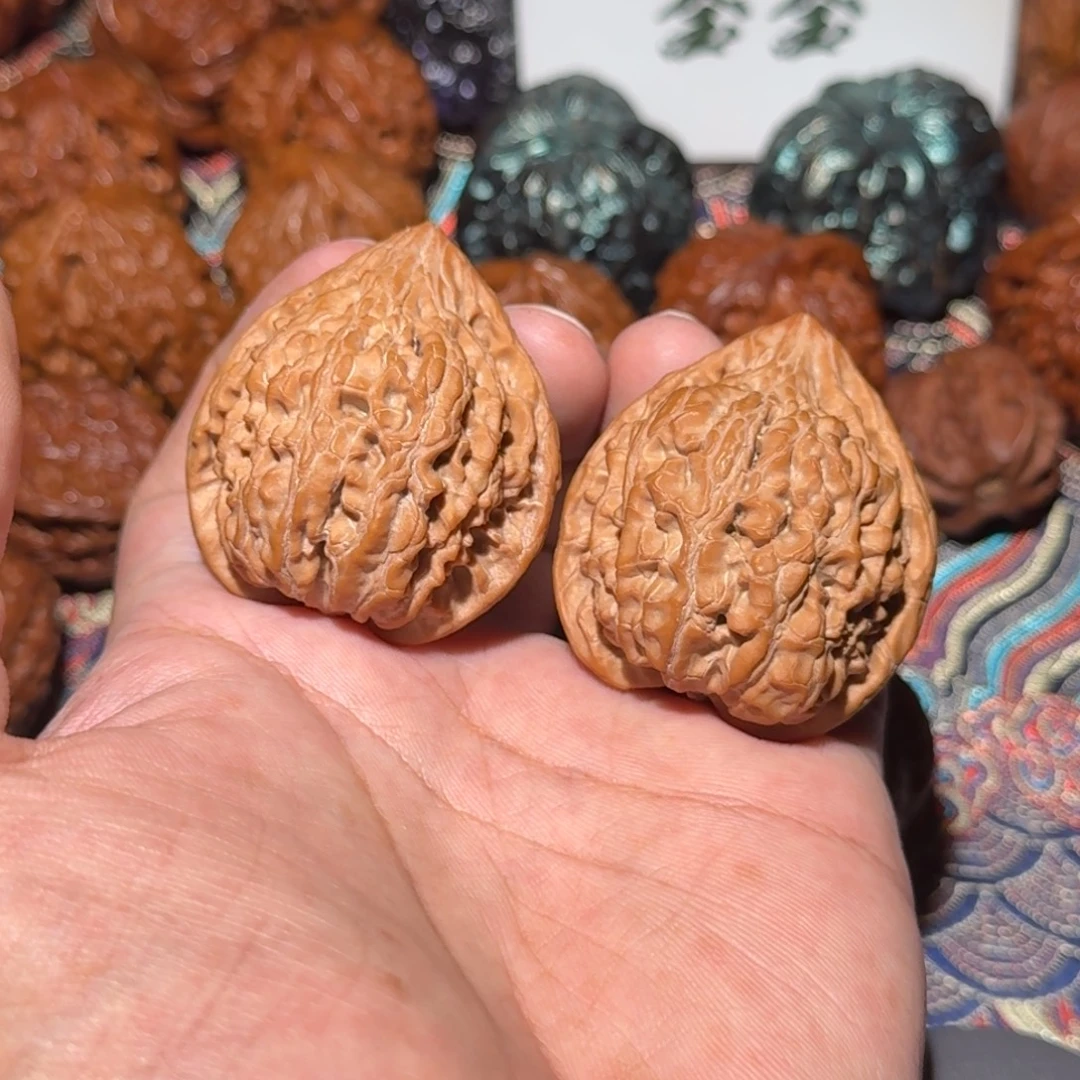 文玩核桃把件2167座佛，尺寸39 38 44