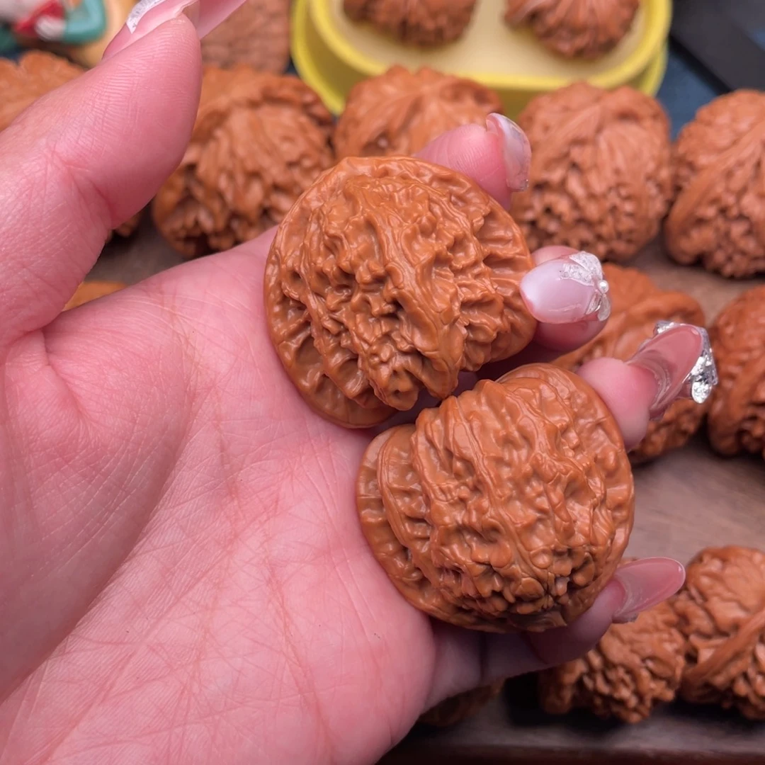 把件文玩核桃全品精配红皮三角白39