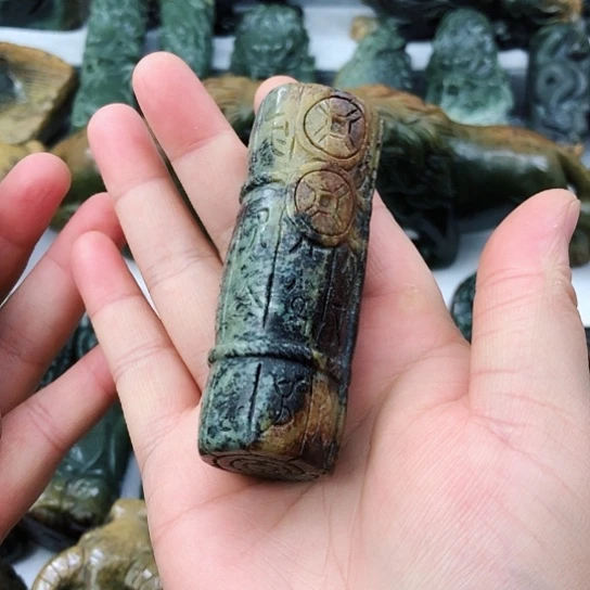 未镶嵌岫岩河磨玉（透闪石质玉）把件