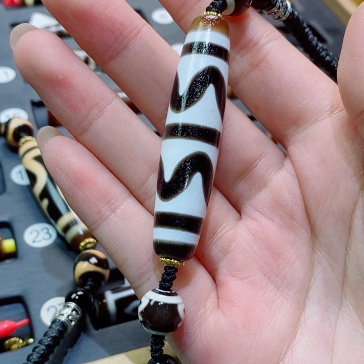 秋***月玛瑙/玉髓（覆膜）颈饰未镶嵌