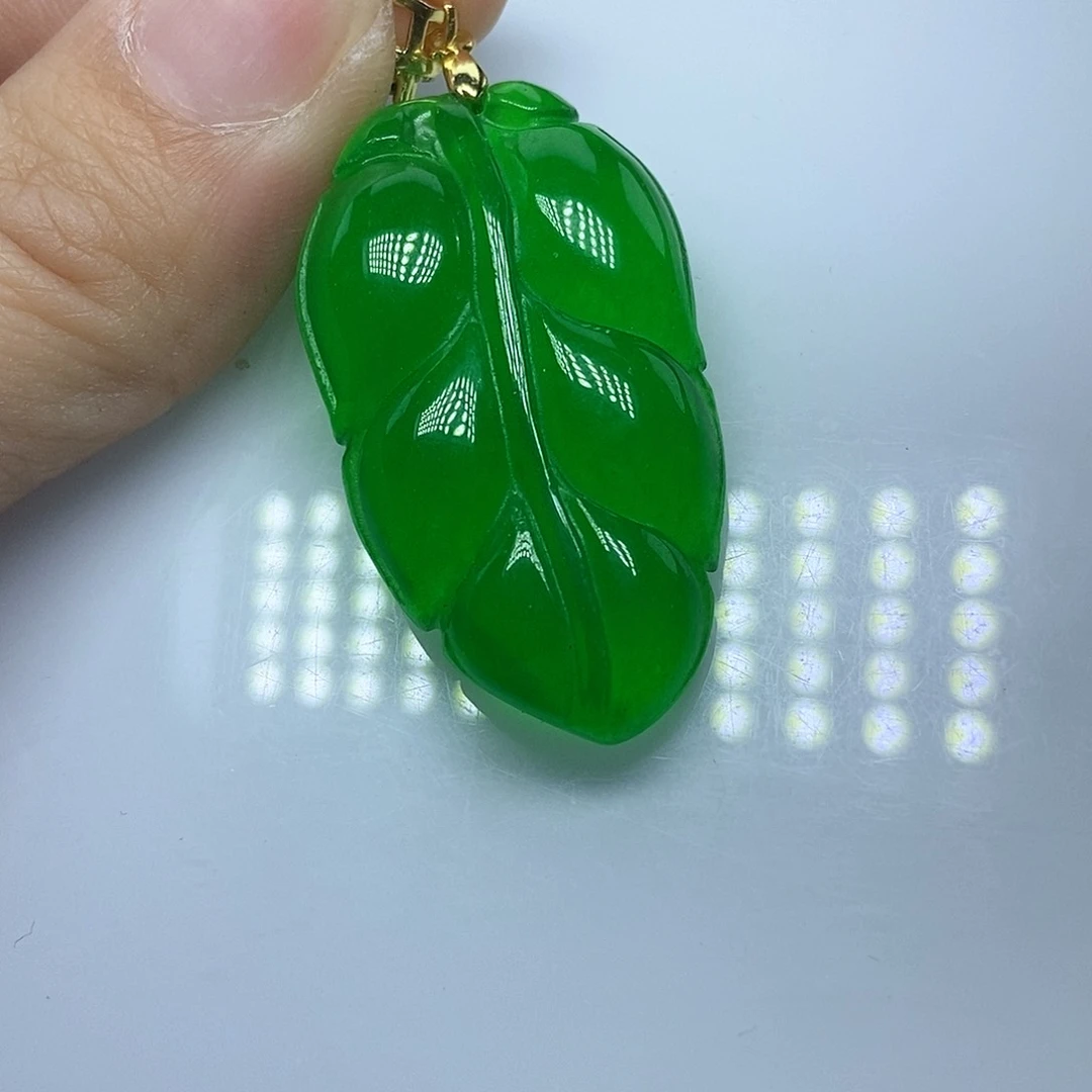 翡翠吊坠(赠链)未镶嵌