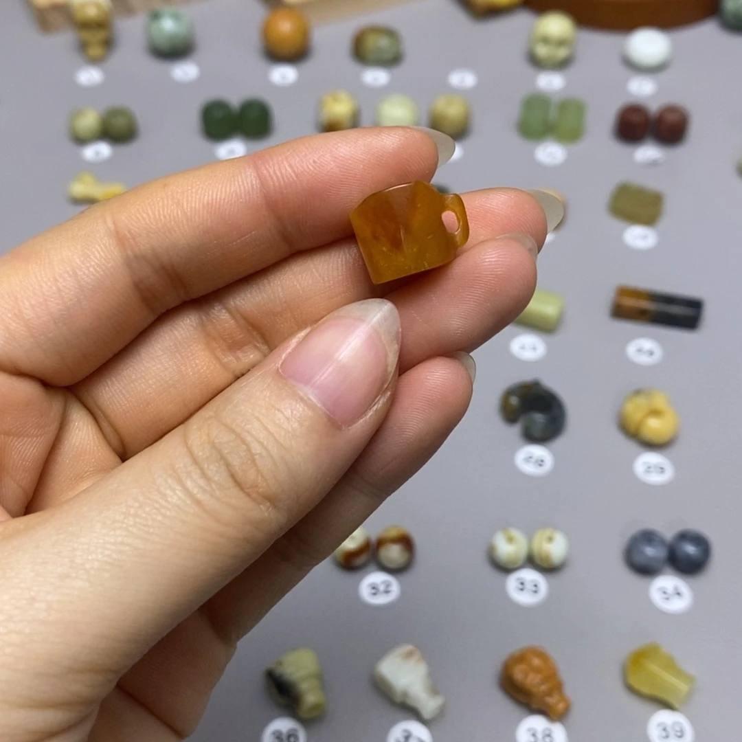 蛇纹石玉配饰合金青**棉